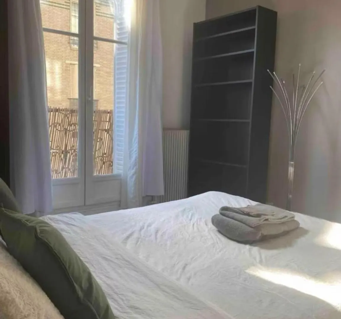 Beautiful Flat Champs-Elysee Париж